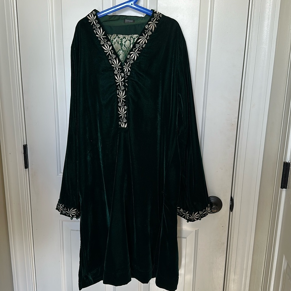 Pakistani clothes- Image Pk 2 piece velvet outfit